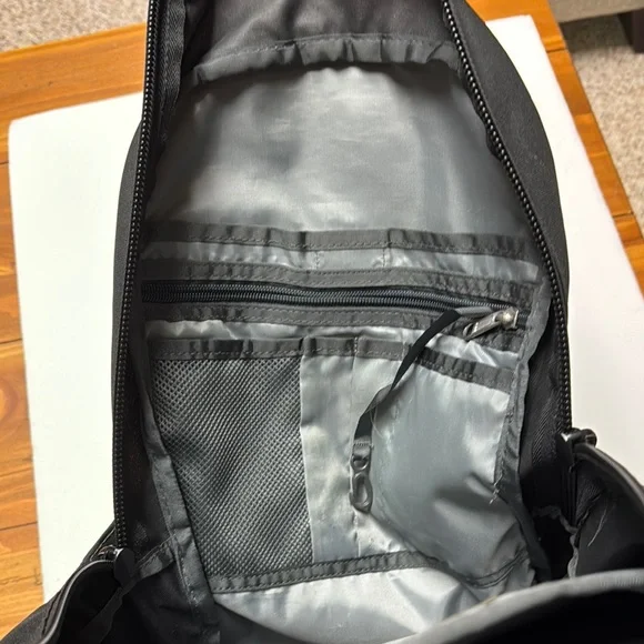 North Face Jester Unisex Nylon Backpack Black - Picture 6 of 8